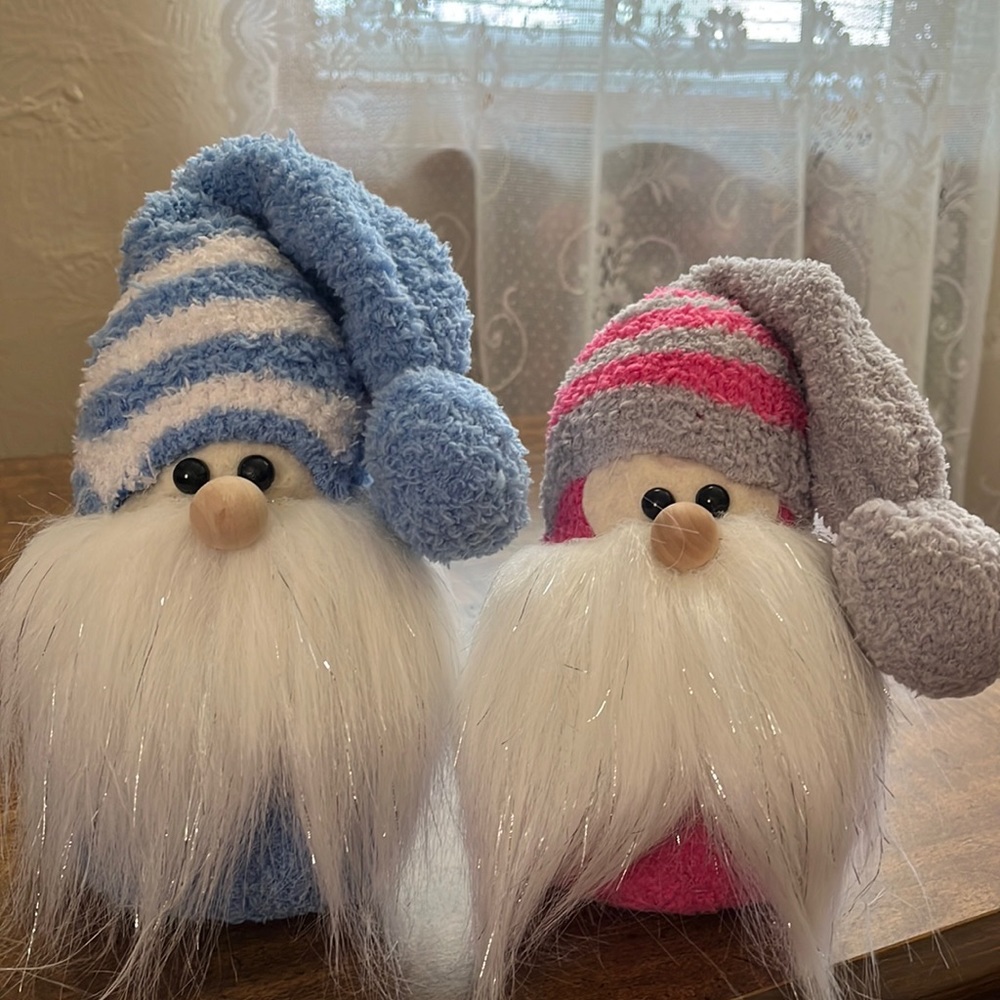Lot of two gnomes, 9”T